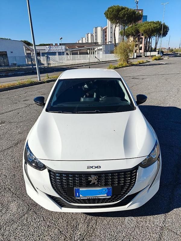 Usata Peugeot 208 Allure 100 CV (73 kW) 2024 Bianco Utilitaria