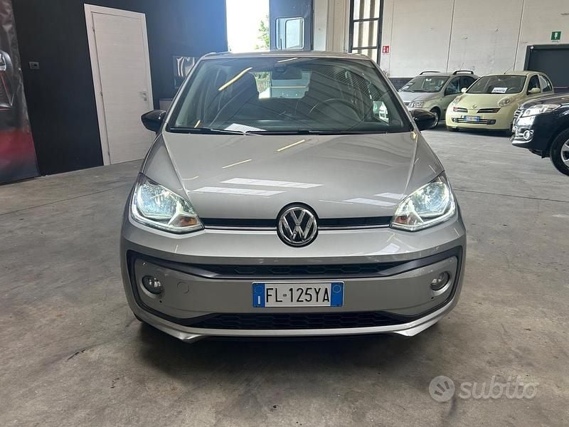 Usata VW up! Move 68 CV (50 kW) 2017 Grigio Utilitaria