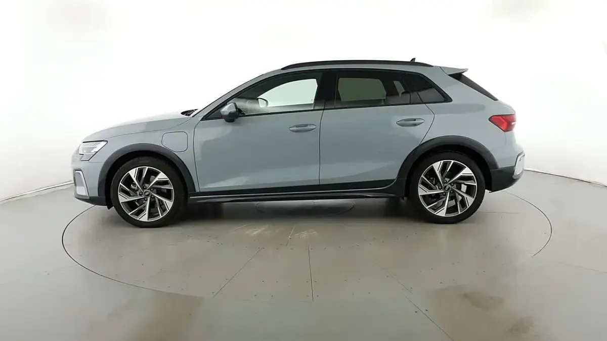 Usata Audi A3 Comfort 204 CV (150 kW) 2025 Grigio freccia perlato Berlina