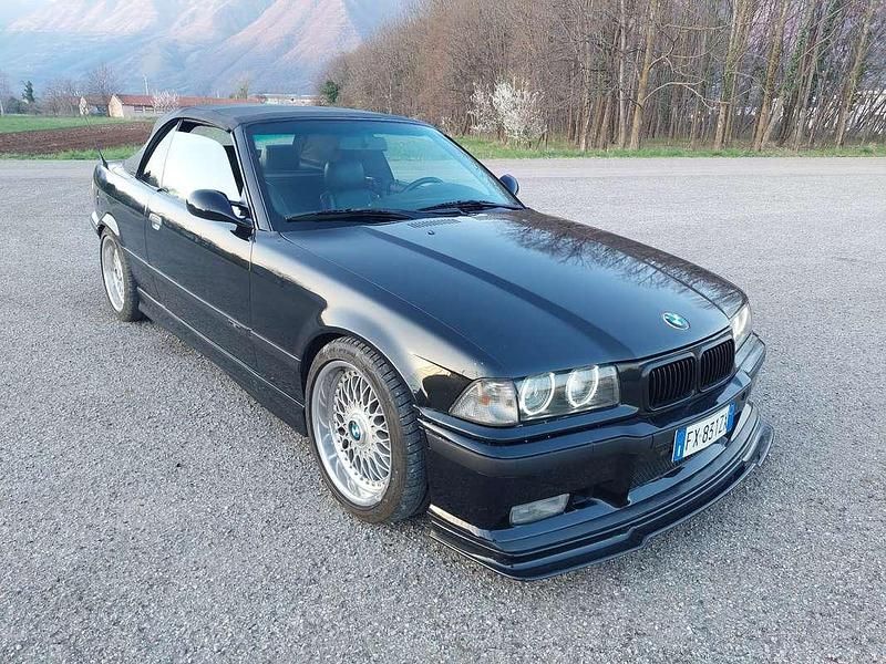 Usata BMW 325 Cabriolet Efficient Dynamics 192 CV (141 kW) 1993 Nero Cabrio