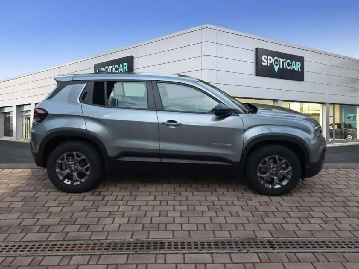 Nuova Jeep Avenger Longitude 101 CV (74 kW) 2026 Grigio scuro SUV