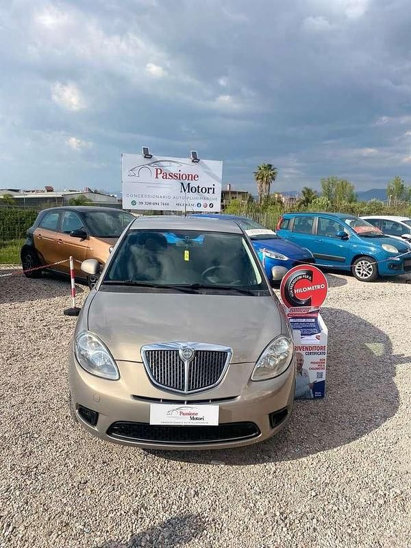 Usata Lancia Ypsilon 69 CV (50 kW) 2010 Oro Utilitaria