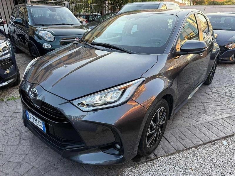 Usata Toyota Yaris Trend 72 CV (52 kW) 2023 Grigio Berlina