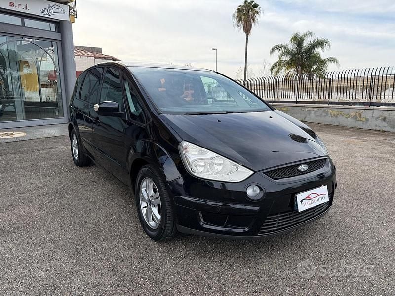 Usata Ford S-MAX Titanium 140 CV (102 kW) 2007 Nero Monovolume