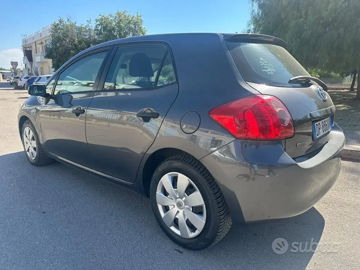 Usata Toyota Auris 90 CV (66 kW) 2008 Grigio Utilitaria