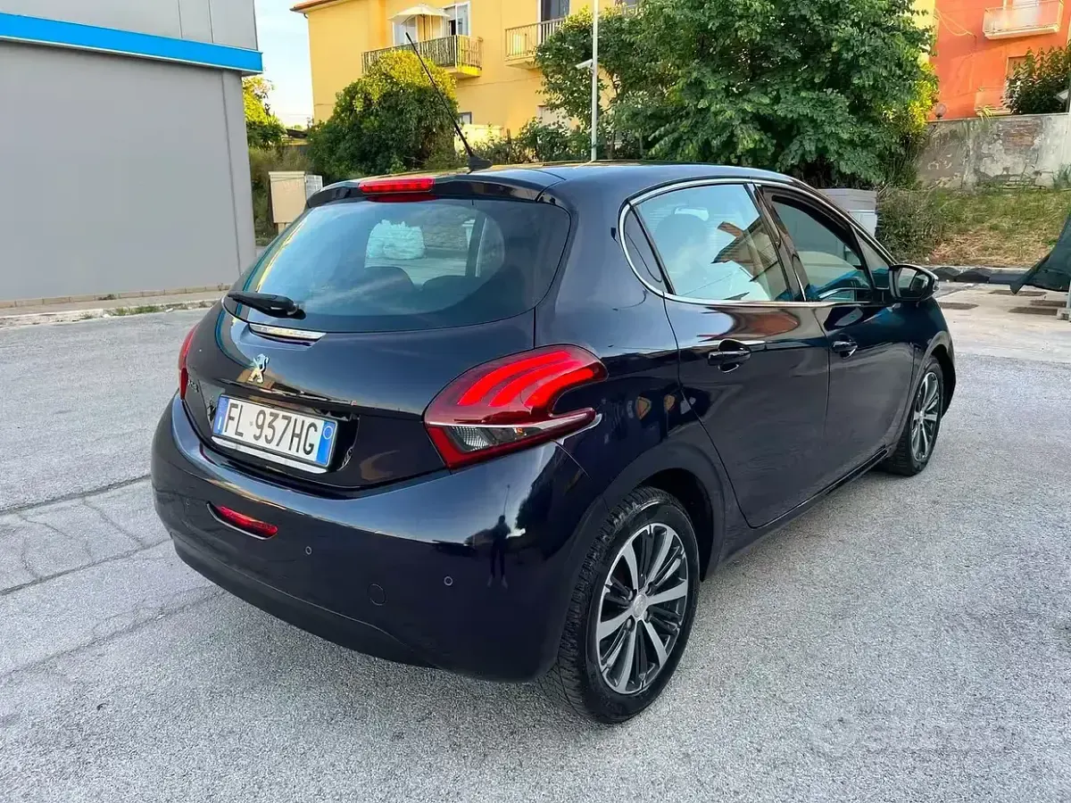 Usata Peugeot 208 75 CV (55 kW) 2017 Nero Utilitaria