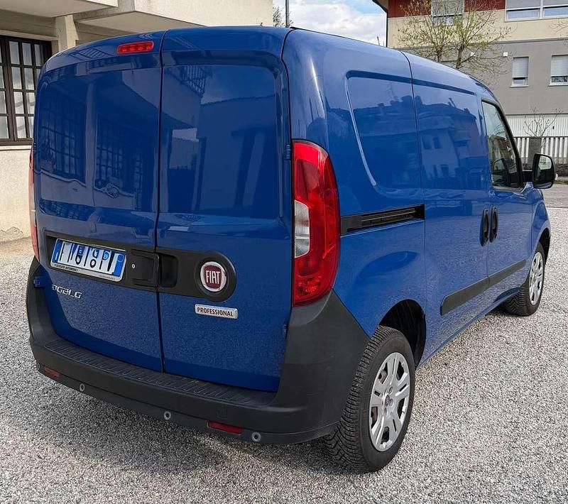 Usata Fiat Doblò 95 CV (69 kW) 2018 Blu/azzurro Monovolume