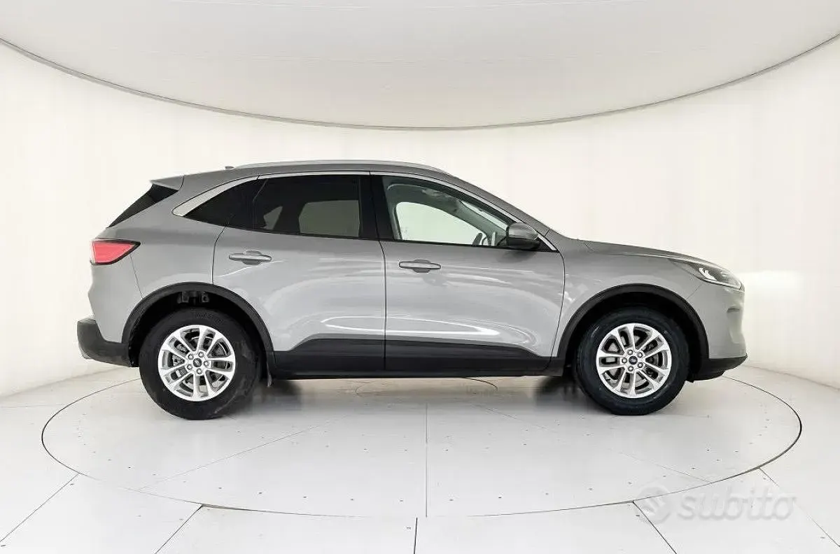 Usata Ford Kuga Titanium 120 CV (88 kW) 2022 Grigio SUV