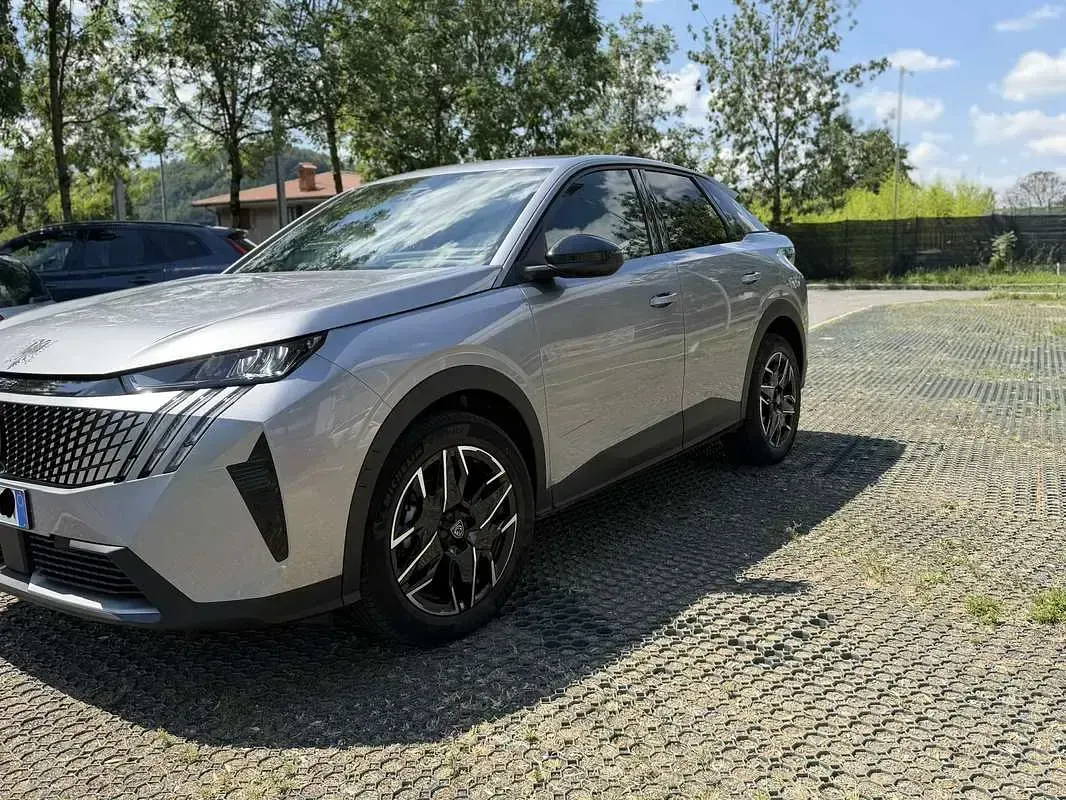Usata Peugeot 3008 Allure 136 CV (100 kW) 2025 SUV