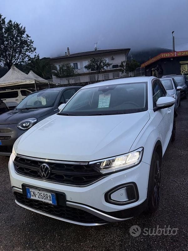 Usata VW T-Roc Life 110 CV (80 kW) 2023 Bianco SUV