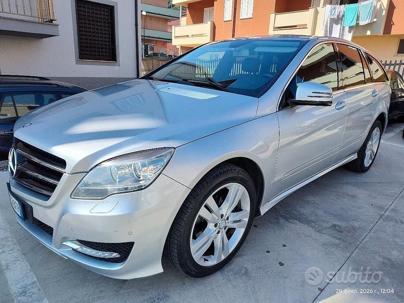 Usata Mercedes R350 265 CV (194 kW) 2012 Grigio Monovolume