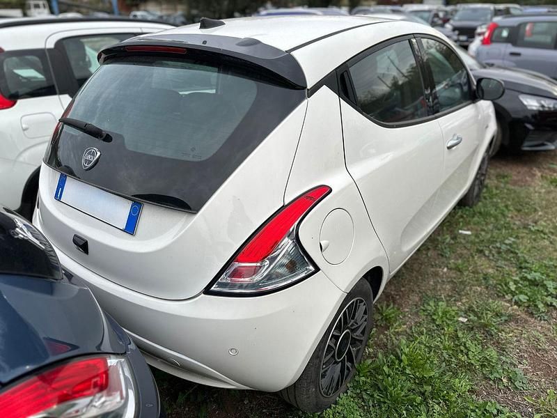 Usata Lancia Ypsilon S 70 CV (51 kW) 2024 Bianco Utilitaria