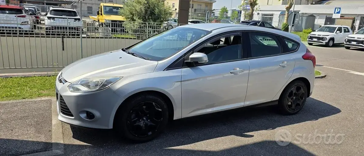 Usata Ford Focus 115 CV (84 kW) 2014 Grigio Berlina