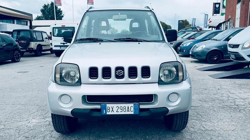 Usata Suzuki Jimny 82 CV (60 kW) 2002 Grigio SUV