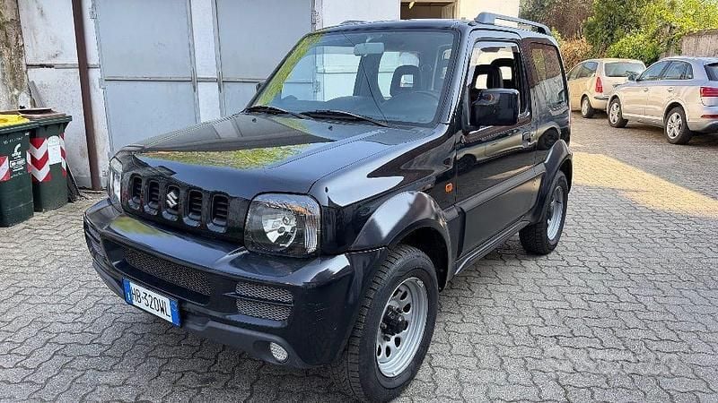 Usata Suzuki Jimny 84 CV (61 kW) 2010 Nero SUV