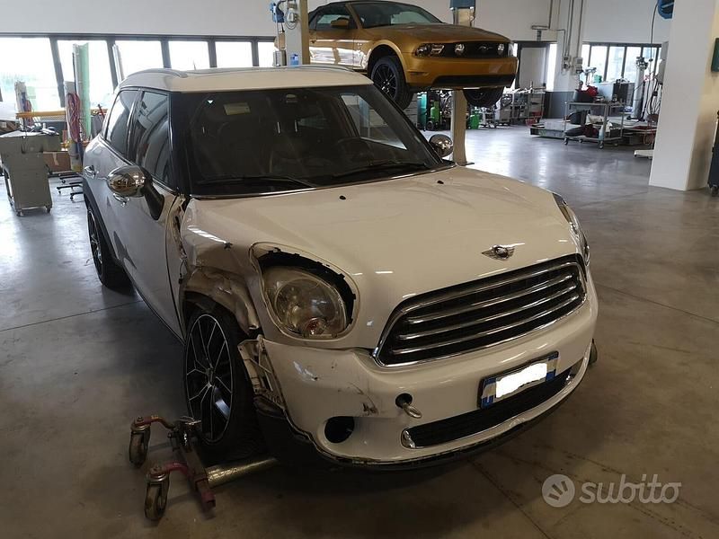 Bianco Usata 2010 Mini Cooper Countryman SUV | 2900 € (Super prezzo) - Immagine 1/4