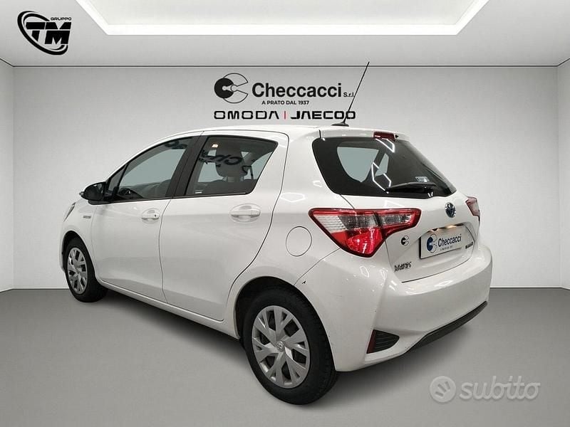 Usata Toyota Yaris Hybrid Active 73 CV (53 kW) 2019 Bianco Utilitaria