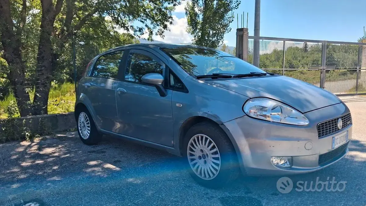 Usata Fiat Grande Punto 75 CV (55 kW) 2006 Bluazzurro Utilitaria