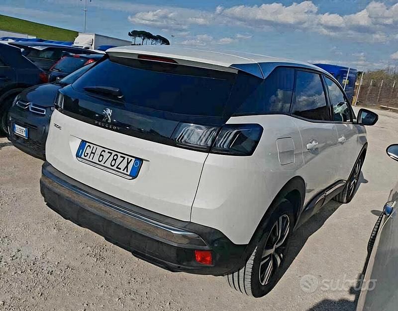 Usata Peugeot 3008 Allure 131 CV (96 kW) 2022 Bianco SUV