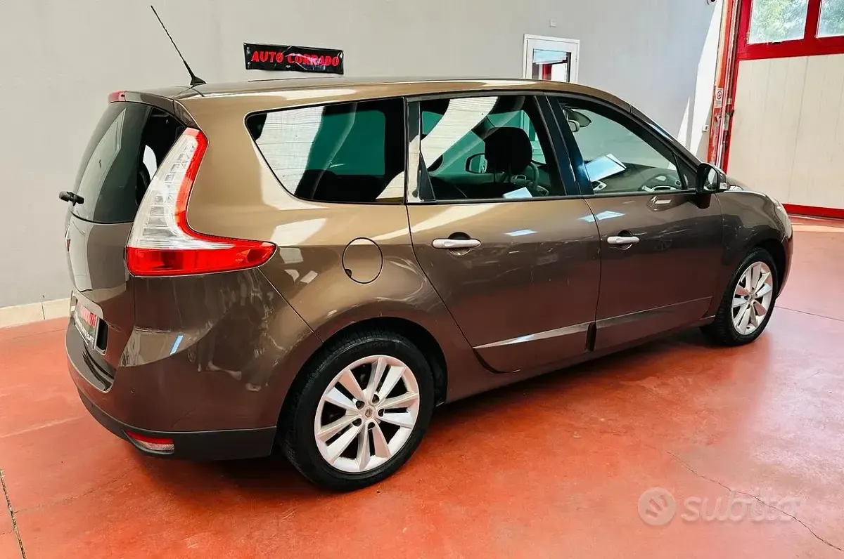 Usata Renault Grand Scénic II Luxe 130 CV (95 kW) 2009 Marrone Monovolume