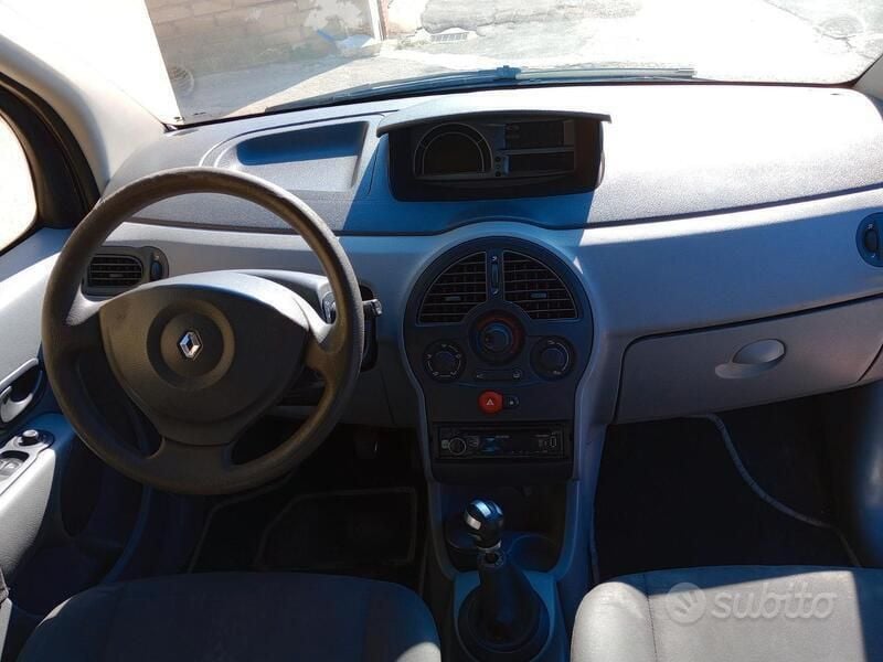 Usata 2006 Renault Modus Monovolume | 1000 € (Super prezzo) - Immagine 1/4