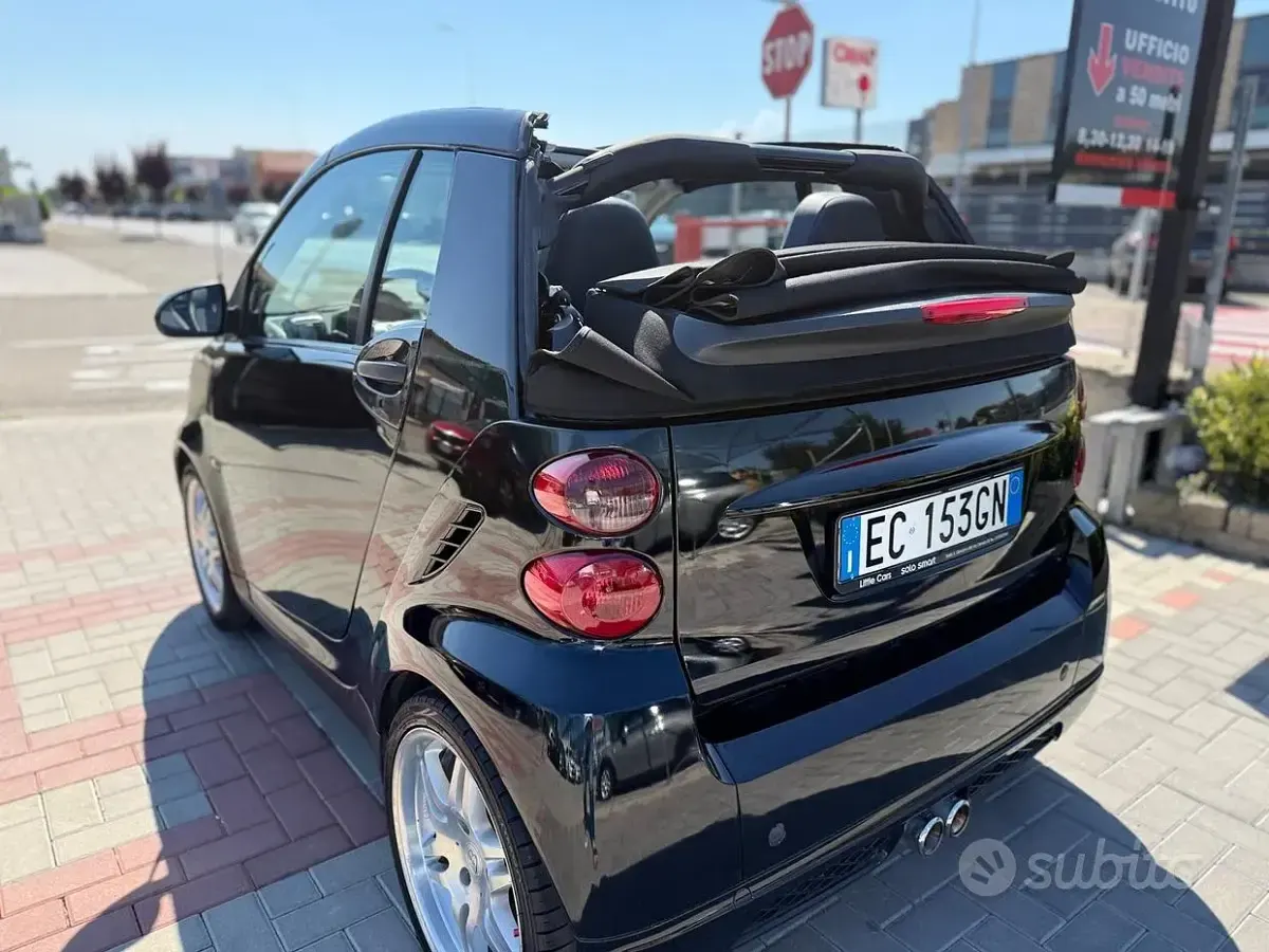 Usata Smart ForTwo Cabrio Brabus Xclusive 98 CV (72 kW) 2010 Nero Cabrio