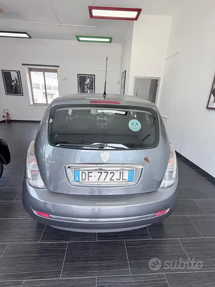Usata Lancia Ypsilon 60 CV (44 kW) 2007 Grigio Utilitaria