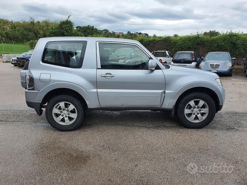 Usata Mitsubishi Pajero 160 CV (117 kW) 2009 Grigio SUV