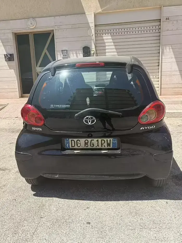 Usata Toyota Aygo 68 CV (50 kW) 2007 Nero Utilitaria
