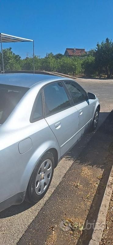 Usata Audi A4 130 CV (95 kW) 2002 Grigio Berlina