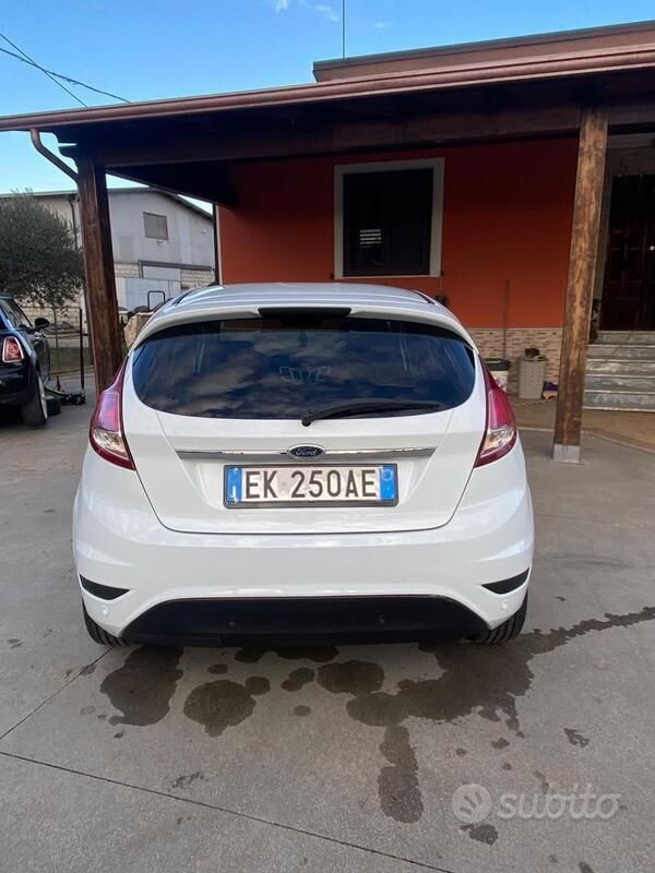 Usata Ford Fiesta 2011 Bianco Utilitaria