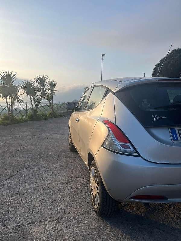 Gebraucht Lancia Ypsilon Silver 69 PS (50 kW) 2018 Grau Kleinwagen
