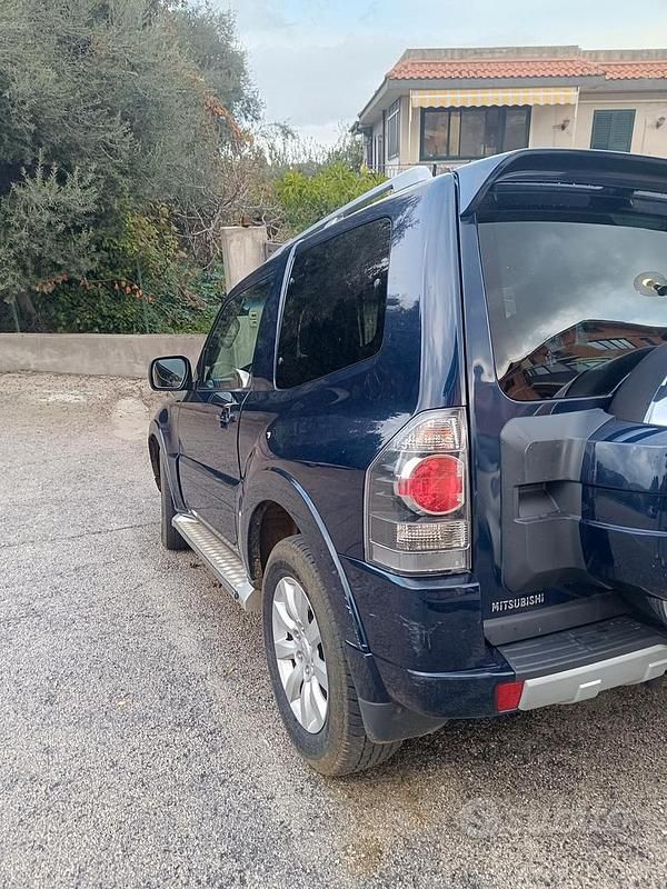 Usata Mitsubishi Pajero 200 CV (147 kW) 2011 Blu SUV