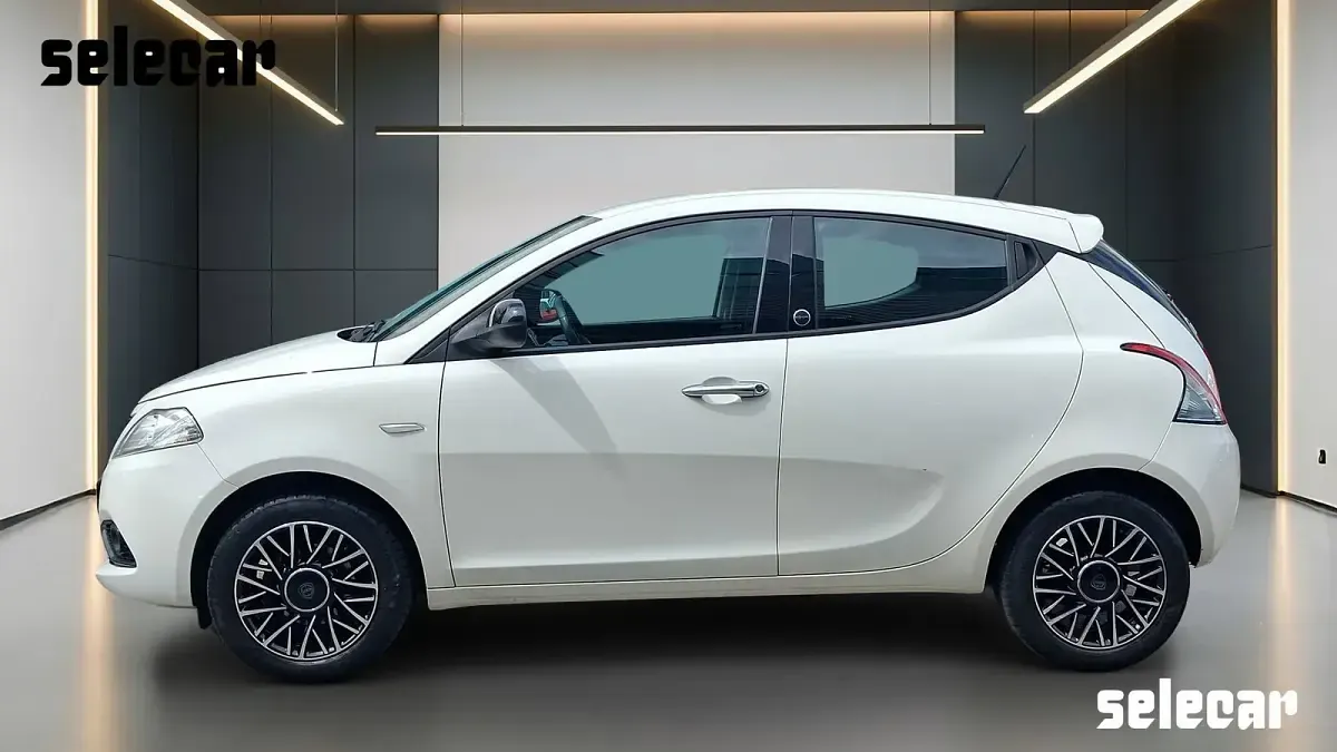 Usata Lancia Ypsilon Gold 69 CV (50 kW) 2020 Bianco Utilitaria