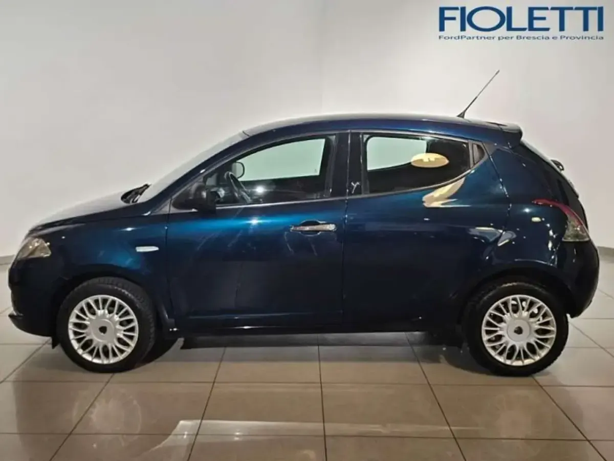 Usata Lancia Ypsilon Silver 95 CV (69 kW) 2018 Blu/azzurro Utilitaria