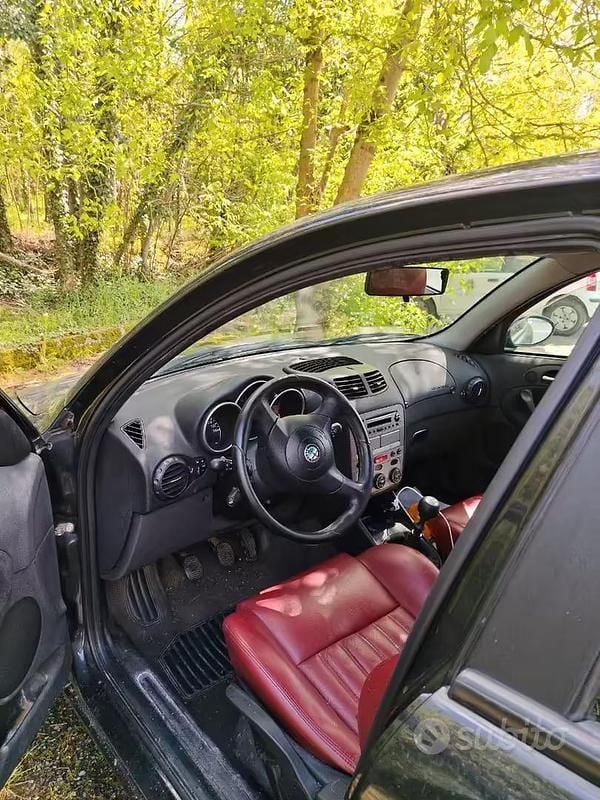 Usata Alfa Romeo 147 150 CV (110 kW) 2004 Nero Utilitaria