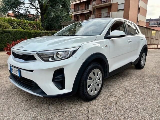 Bianco Usata 2022 Kia Stonic Urban SUV | 12.300 € (Buon prezzo) - Immagine 1/4