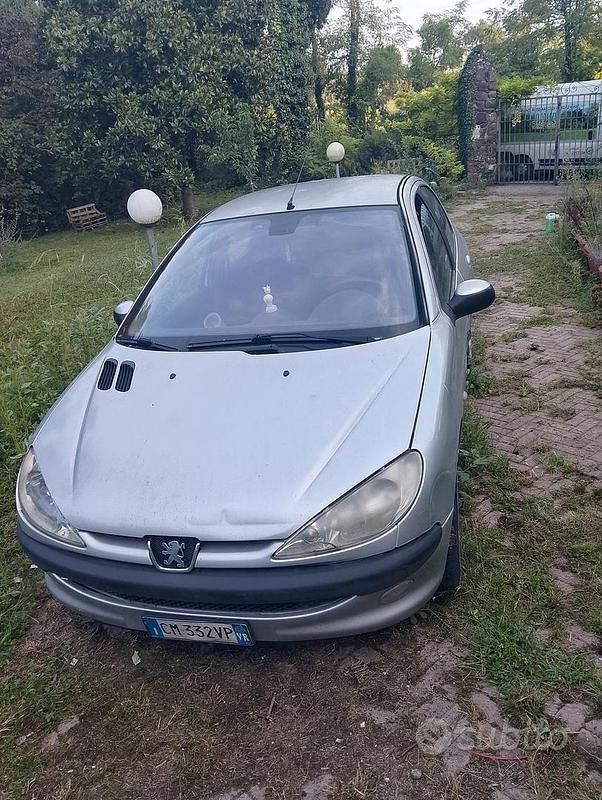 Grigio Usata 2004 Peugeot 206 Due volumi | 200 € (Super prezzo) - Immagine 1/4