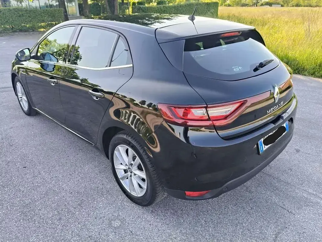 Usata Renault Mégane IV Zen 110 CV (80 kW) 2017 Nero Berlina