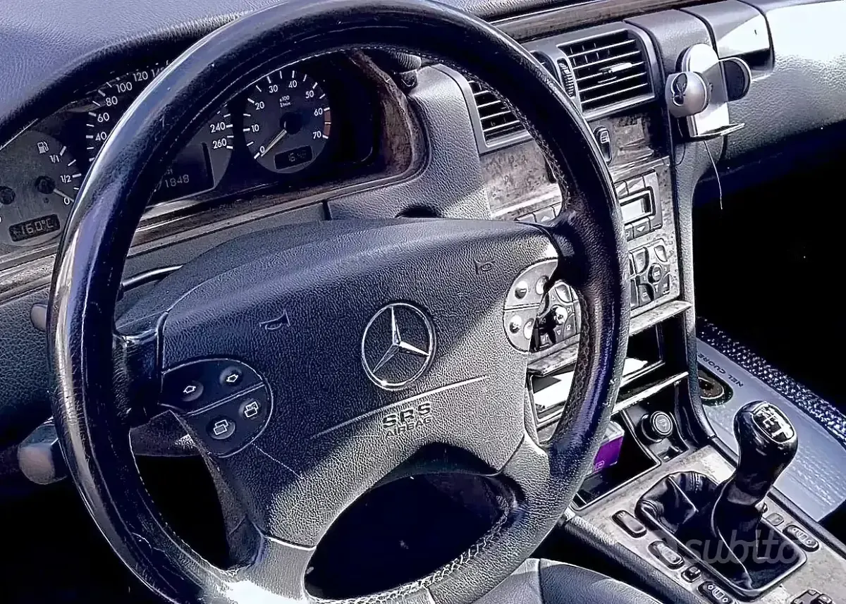 Usata Mercedes E200 136 CV (100 kW) 2000 Grigio Berlina