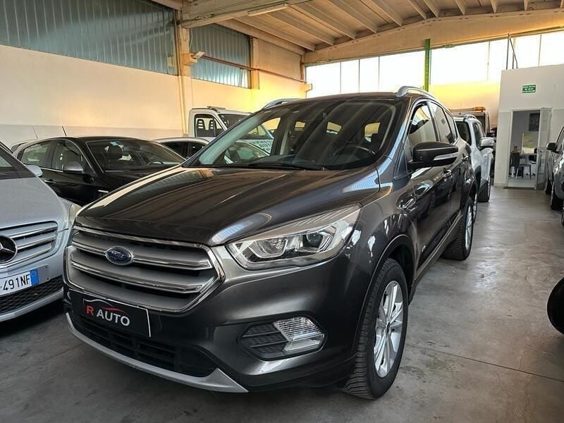 Usata Ford Kuga S 149 CV (109 kW) 2019 Grigio SUV
