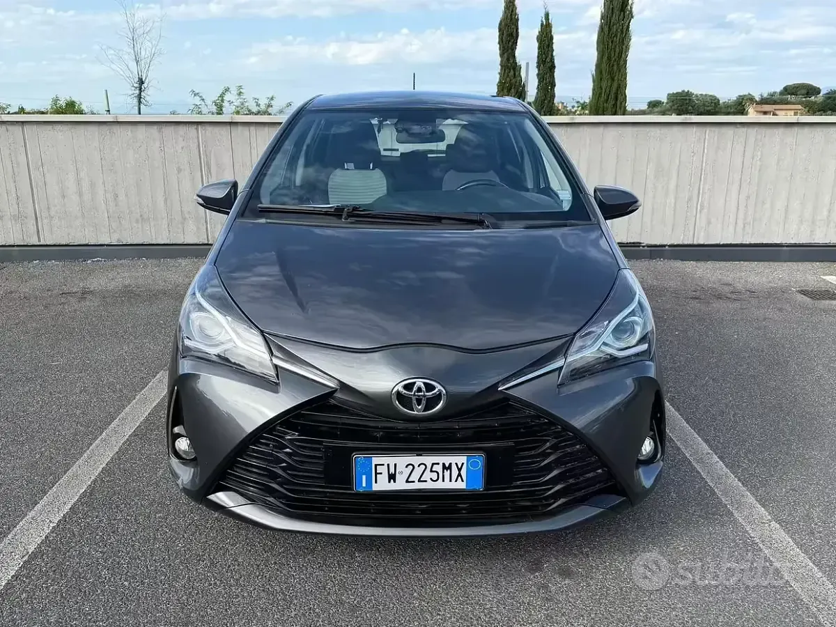 Second-hand Toyota Yaris Lounge 72 CP (52 kW) 2019 Gri Hatchback