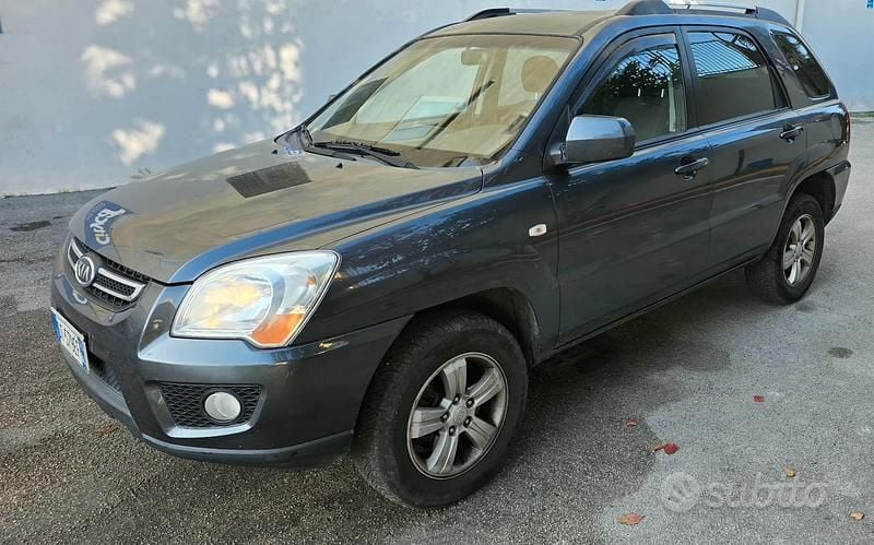 Grigio Usata 2009 Kia Sportage SUV | 2500 € (Buon prezzo) - Immagine 1/4
