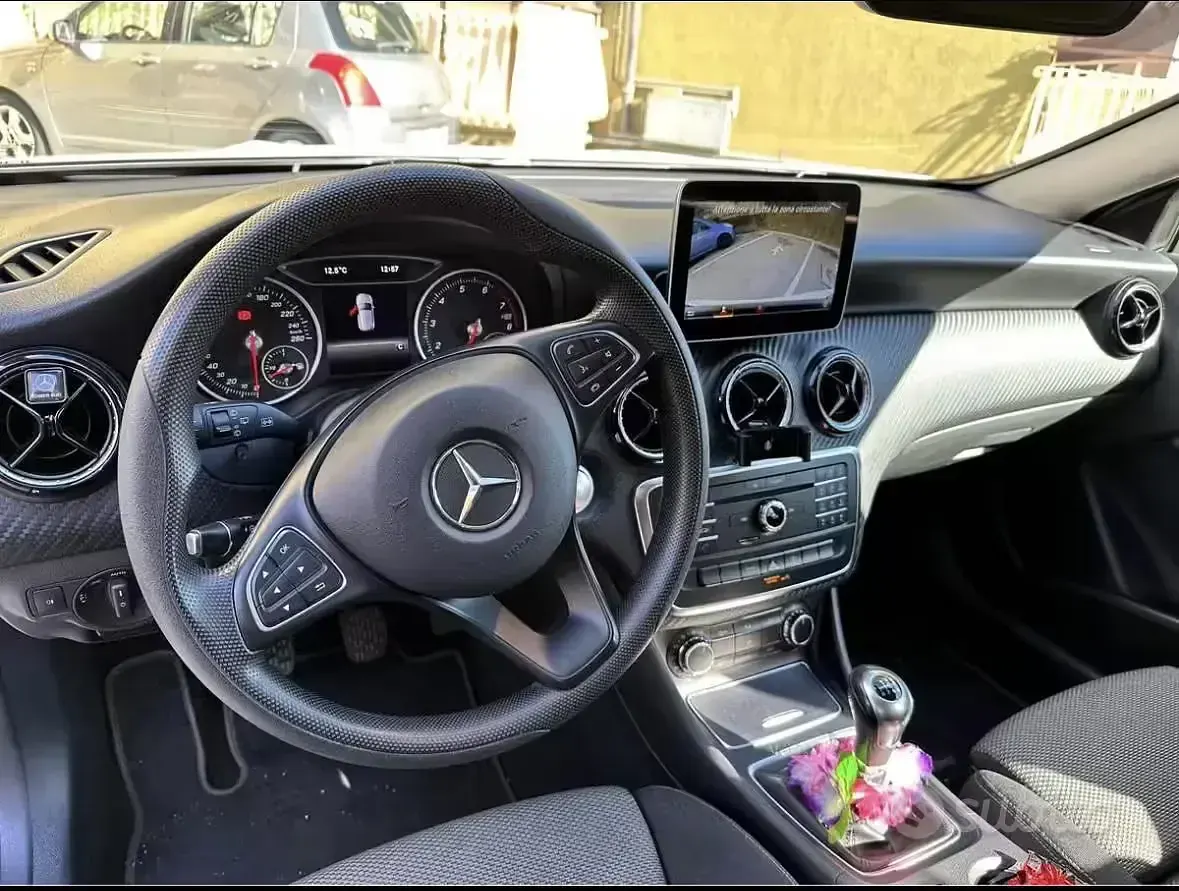 Usata Mercedes GLA180 122 CV (89 kW) 2019 Bianco SUV
