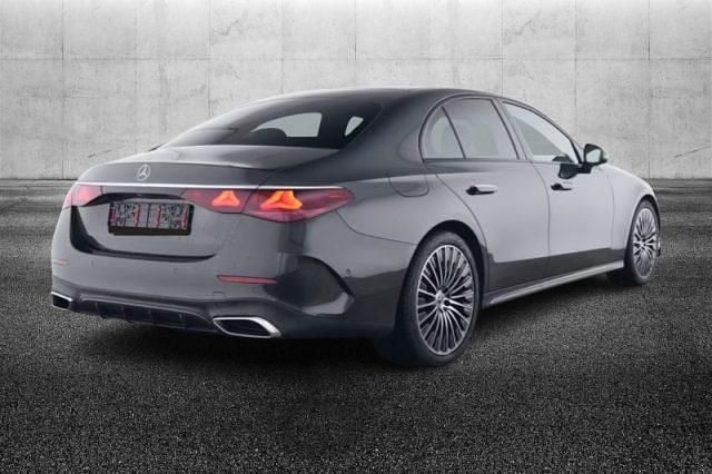Usata Mercedes E220 AMG Line Premium 197 CV (144 kW) 2024 Grigio Berlina