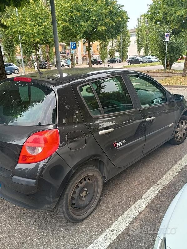 Usata Renault Clio II 78 CV (57 kW) 2008 Nero Utilitaria