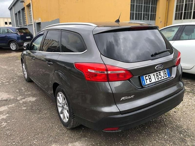 Usata Ford Focus 120 CV (88 kW) 2015 Grigio Station wagon