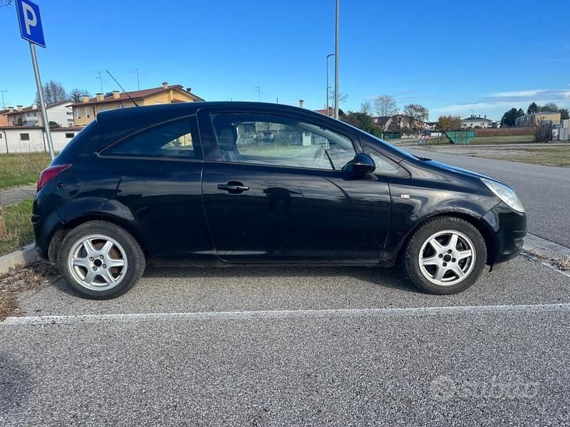 Usata Opel Corsa 80 CV (58 kW) 2008 Nero Berlina
