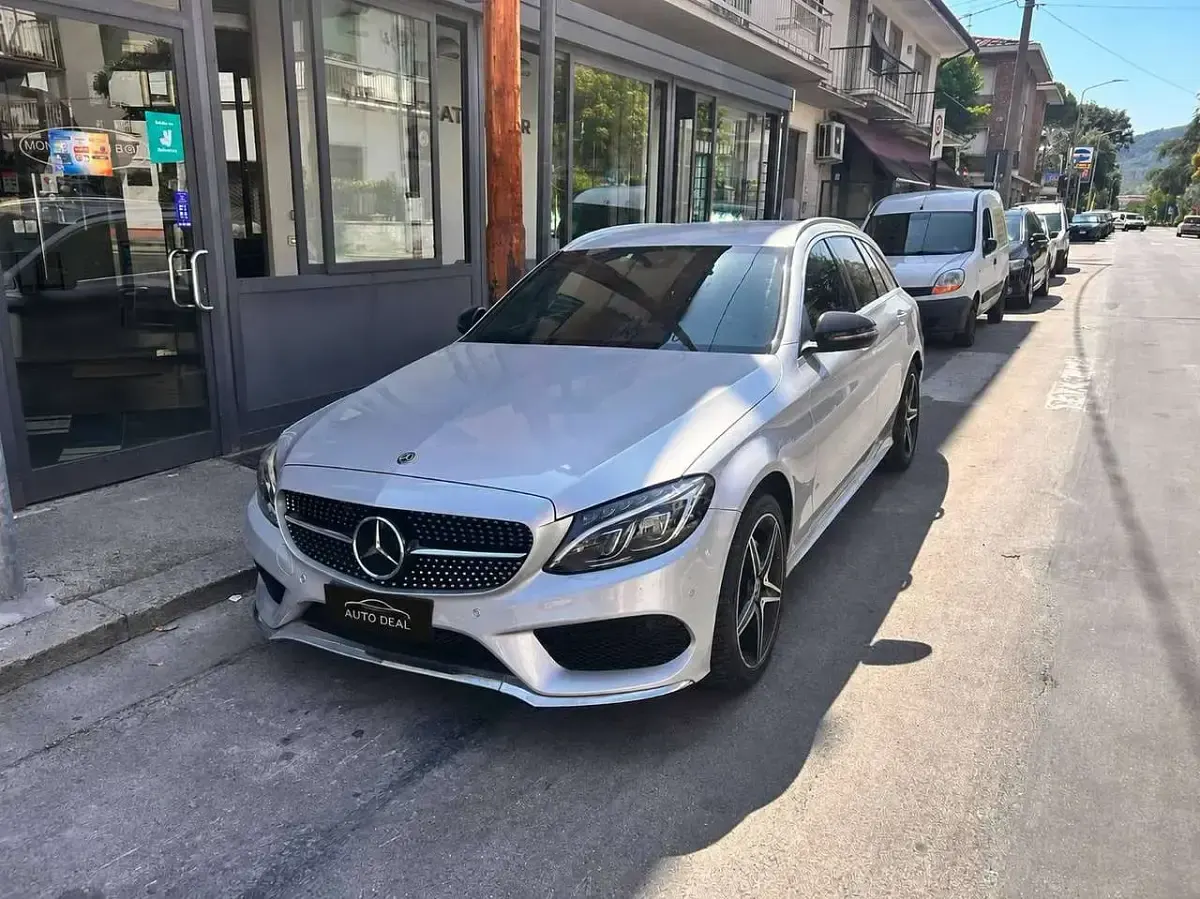 Usata Mercedes C220 AMG line 170 CV (125 kW) 2018 Verde Station wagon