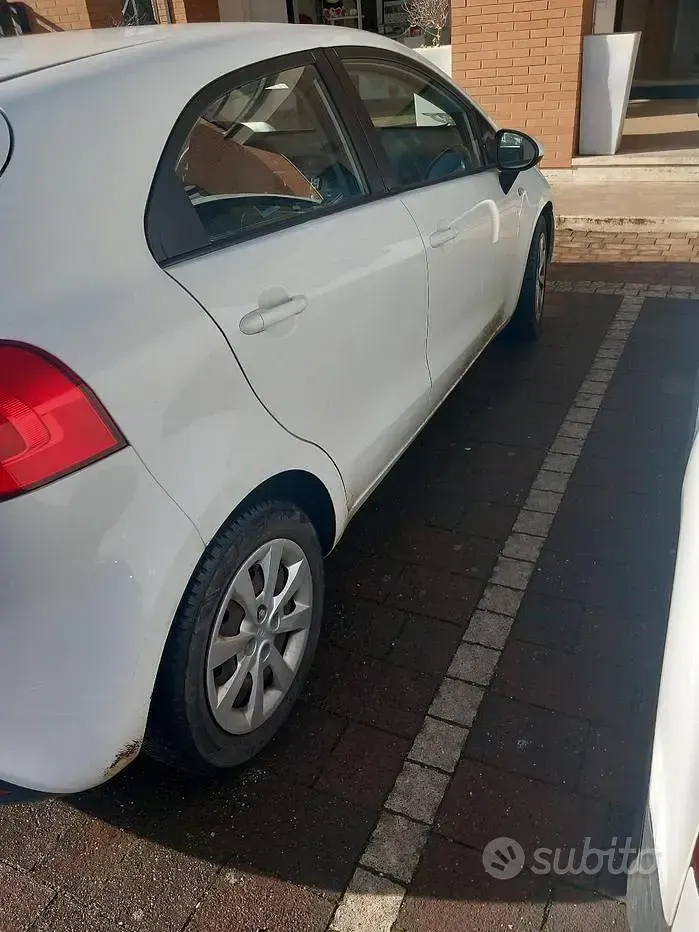 Usata Kia Rio EX 75 CV (55 kW) 2011 Bianco Utilitaria